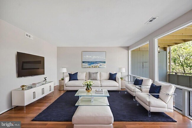 Building Photo - 7204 Donnell Pl