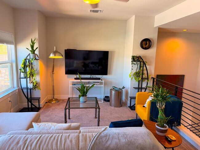 Building Photo - 11001 Charger Wy