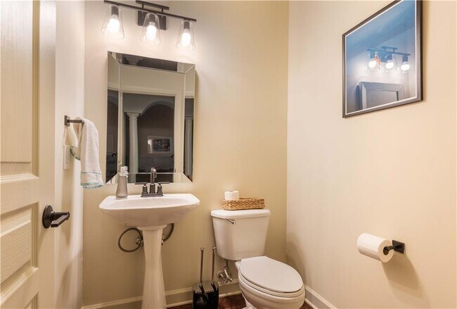 Building Photo - 1402 Markan Dr NE