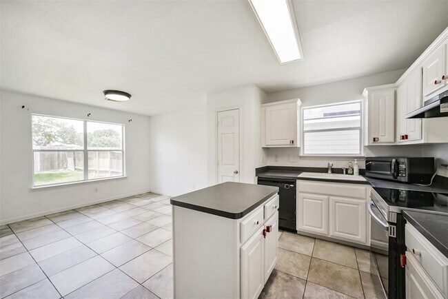 Building Photo - 7114 Sunrise Hill Ln
