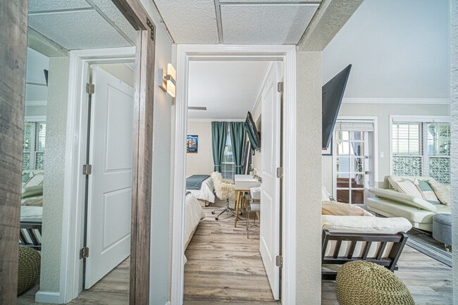 Building Photo - 910 Duncan Ln