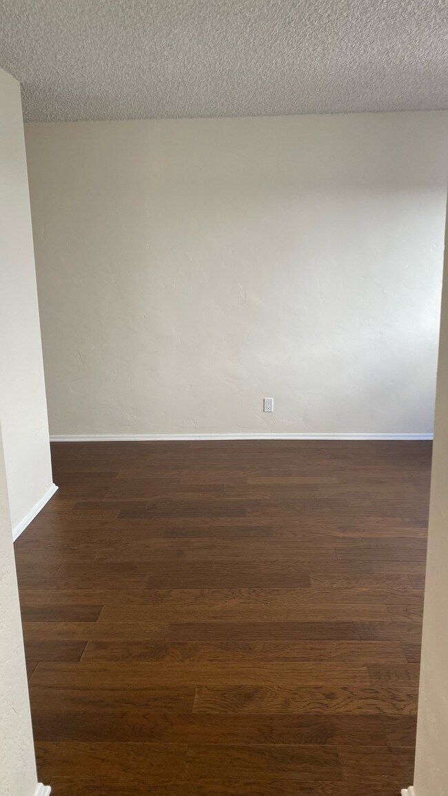 livingroom - 1321 California Ave