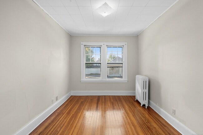 Building Photo - 89 Maplewood Ave
