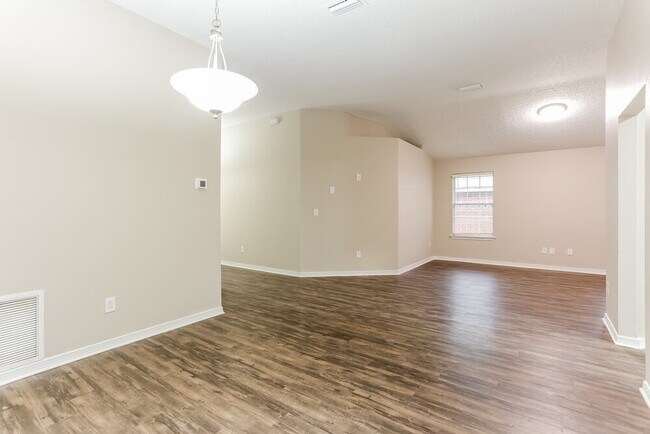 Building Photo - 7524 Westland Oaks Dr