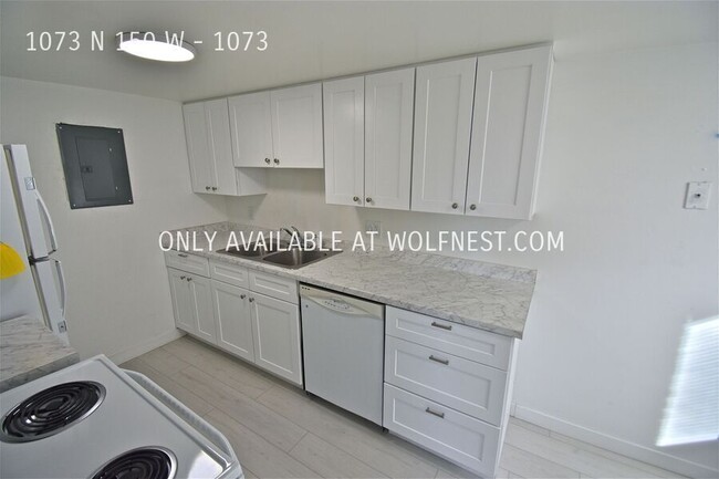 Building Photo - Beautiful 2 Bed Orem Unit! No Deposit Option!