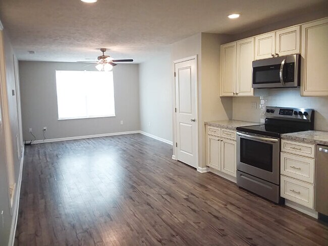 Building Photo - 1108 S Locust St