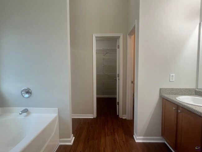 Building Photo - 401 Timberwind Dr