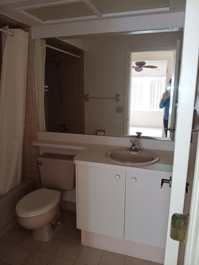 Building Photo - 2 bedroom 2 bathroom Large House for rent ...