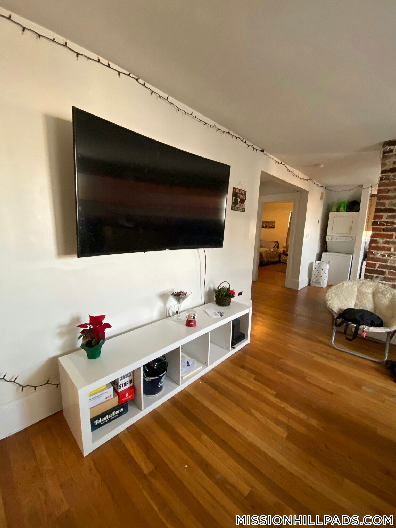 Building Photo - 185 Hillside St