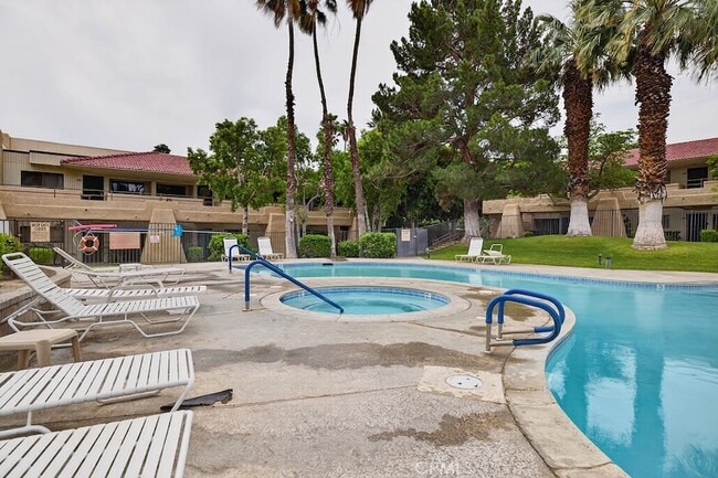Building Photo - 2820 N Arcadia Ct