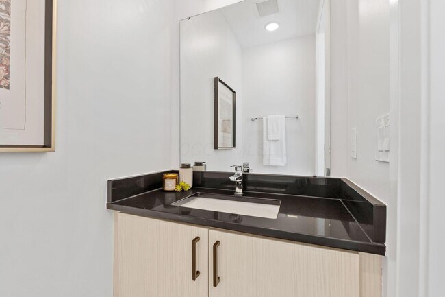 Building Photo - 801 N 6th St