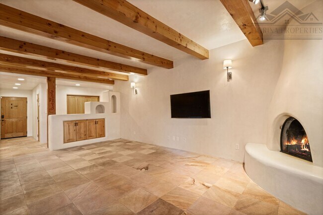 Building Photo - 659 Bishops Lodge Rd