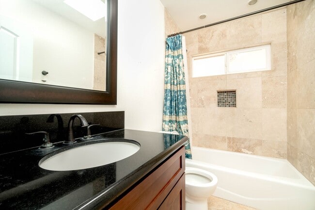 Building Photo - WAHIAWA TOWN: 4-BED, 2-BATH AVAILABLE EARLY NOV!