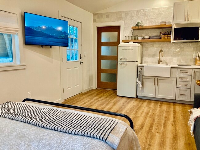 Building Photo - 5265 Loleta Ave