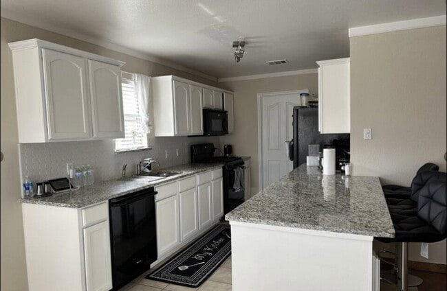 Building Photo - 1505 Hill Lockwoods Dr