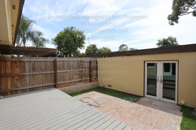 Building Photo - 1409 N Roundtree Ln