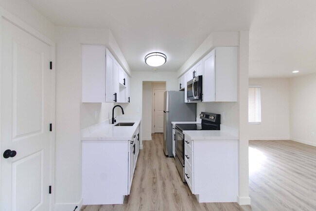 2 Bed 1 Bath - Kitchen - Melrose on 91