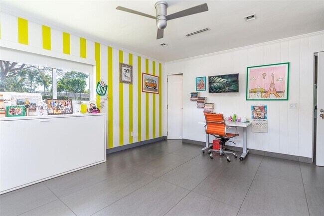 Building Photo - 501 NE 51st St