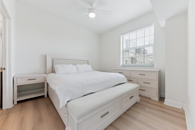 Building Photo - 610 Clematis St