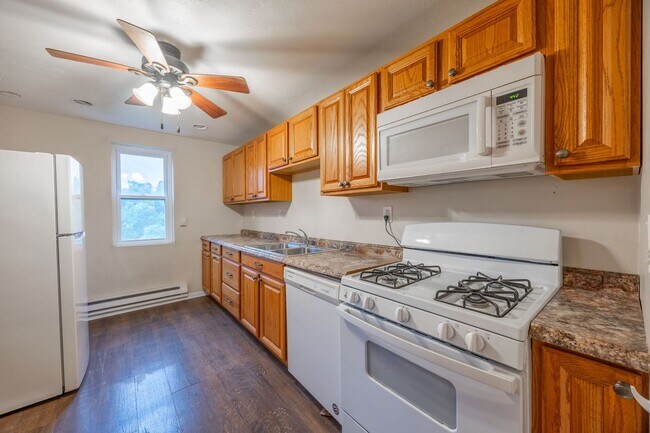 Building Photo - Comfort Meets Style: 3-Bedroom Home with Spacious Backyard in Pittsburgh