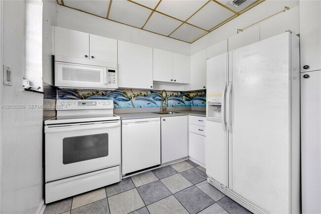 Building Photo - 5971 SW 48th St