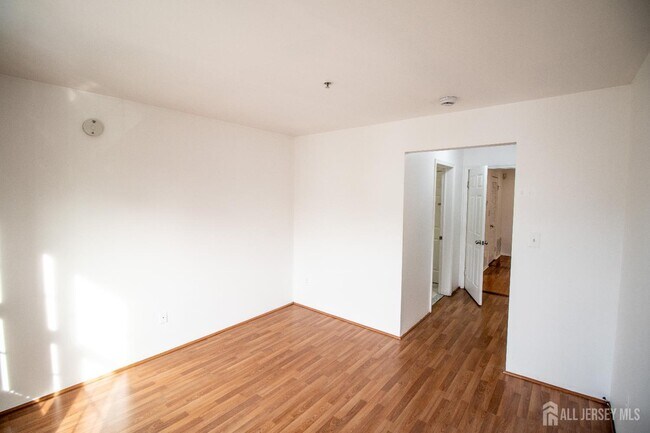 Building Photo - 1337 Waterford Dr