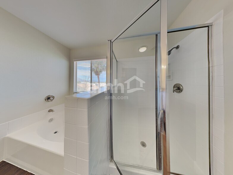 Building Photo - 7900 Mountain Point Ave