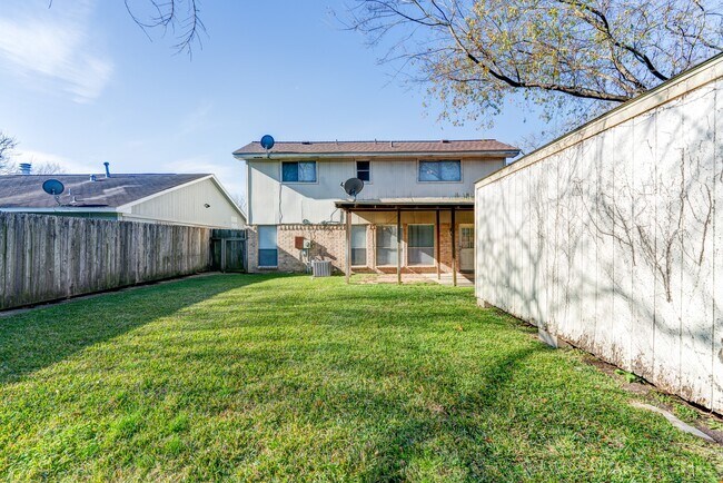 Building Photo - 24206 Landing Way Dr