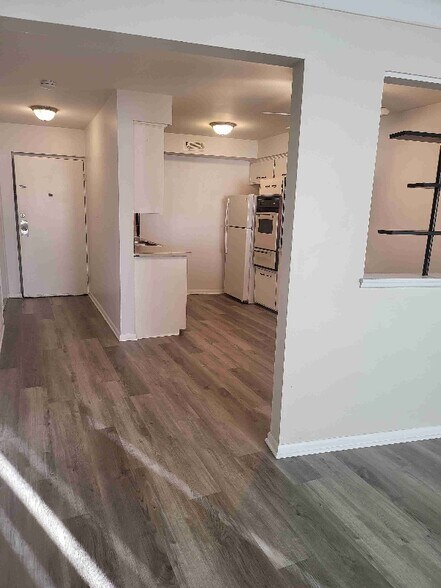 Building Photo - 6511 Pearl Rd