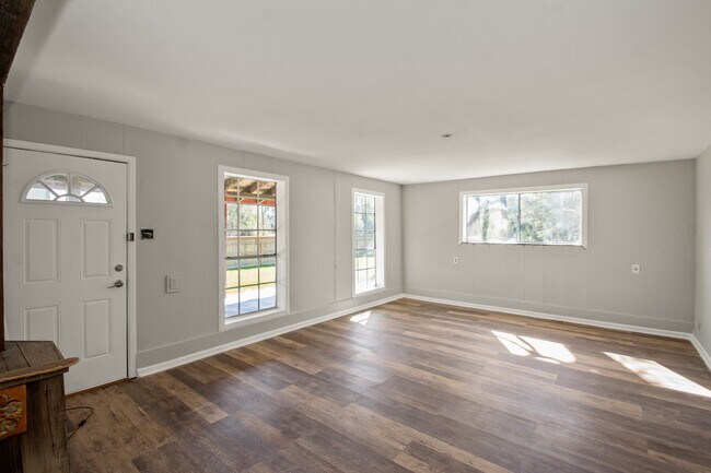 Building Photo - 6830 Hwy 35 Bypass