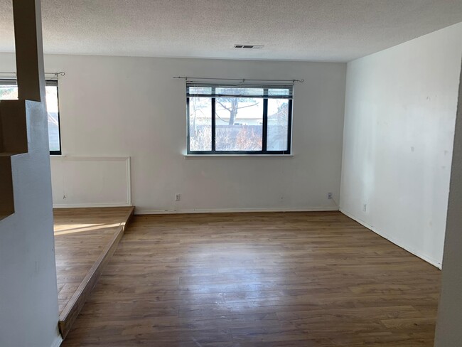 Building Photo - 12204 Baja Dr NE
