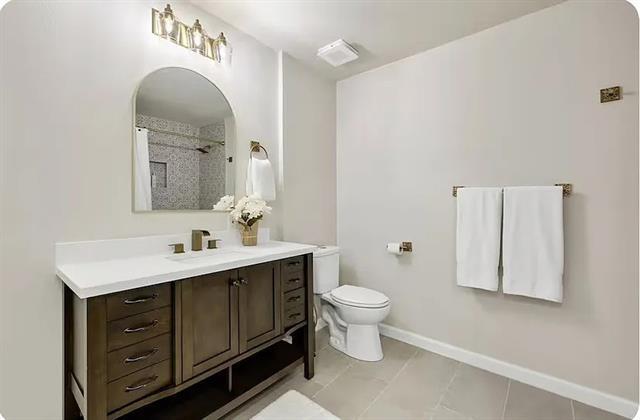 Building Photo - 9690 Fallbrook Dr