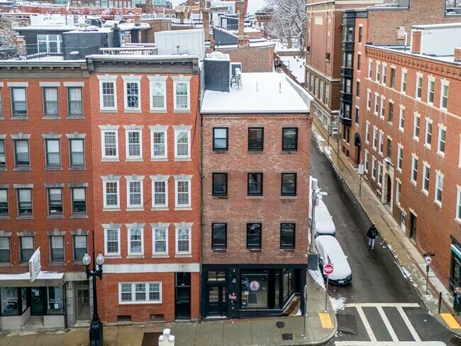 Building Photo - 176 Salem St