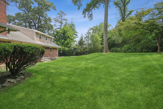 Building Photo - 18 Dorison Dr