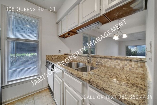 Building Photo - 308 Queens Rd