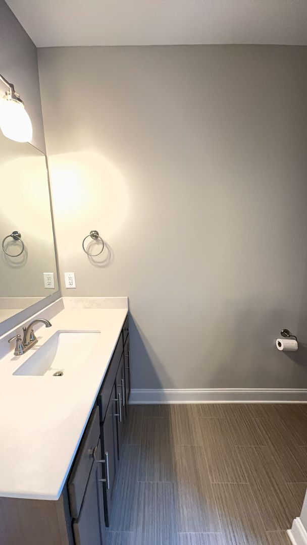 Building Photo - AVAILABLE NOW!! Beautiful 4 bd in Cambridg...