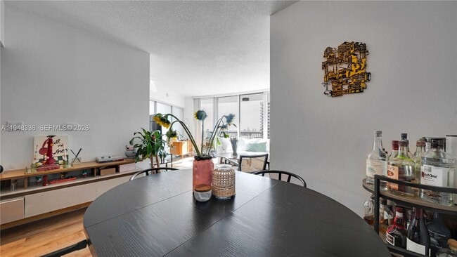 Building Photo - 1750 N Bayshore Dr