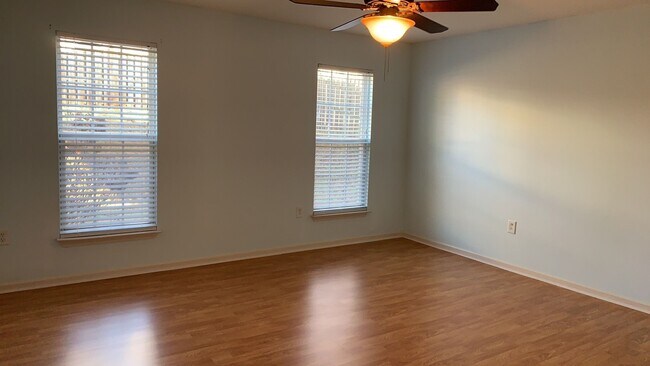 Building Photo - Beautiful Home in Shelburne Farms......Pri...