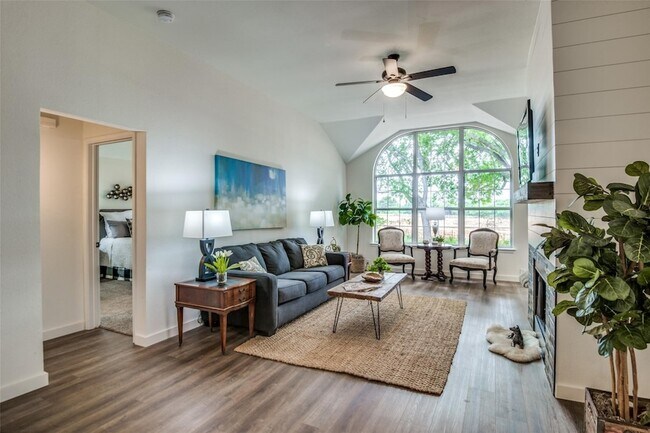 Building Photo - 759 Winding Oak Bend