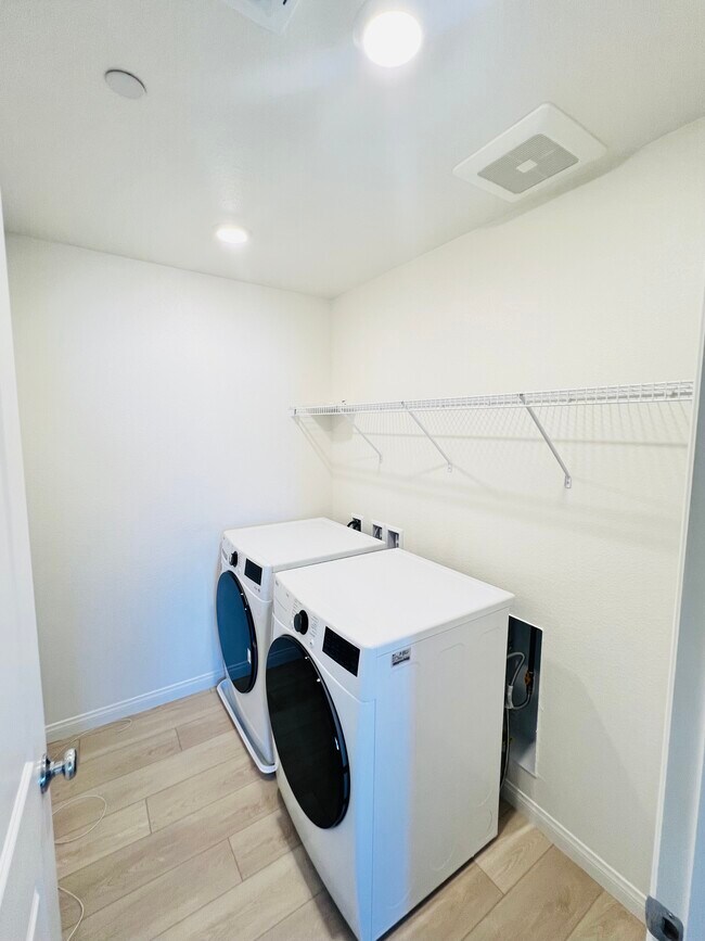 Building Photo - 3545 Via Aurelia Ln