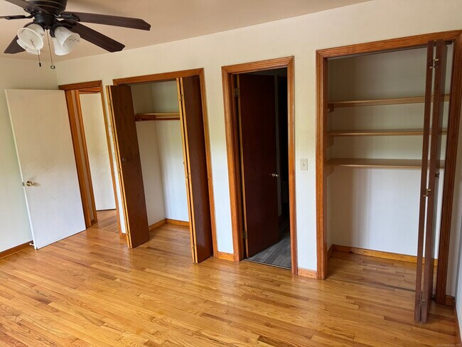 Building Photo - 11 Cove View Dr