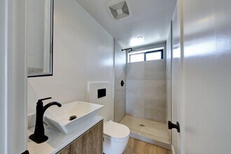 Building Photo - AMAZING NEW CONSTRUCTION UNIT NEAR DOWNTOWN