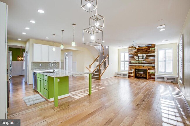 Building Photo - 366 Embrey Mill Rd