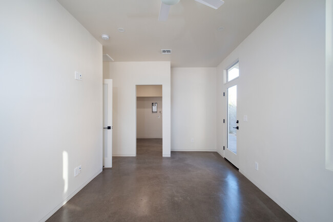 Building Photo - 1027 E McKinley St