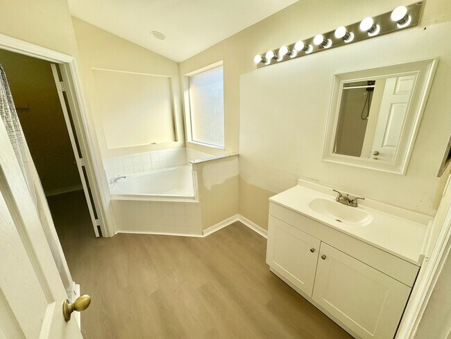 Building Photo - 1317 Casterton Cir