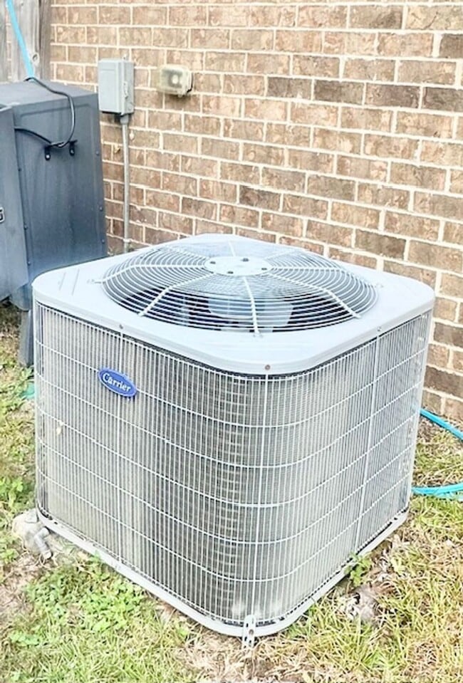 Building Photo - Beautiful 4/2/2 newer home for rent w/ community pool, playground, picnic area!