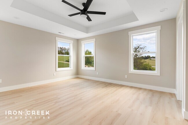 Building Photo - Modern 3-Bed/2.5-Bath Home with Fenced Yar...