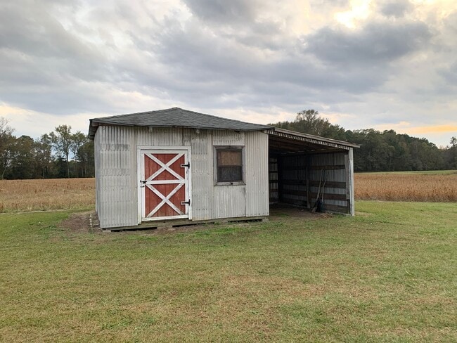 Building Photo - 3 BR, 2 BA Single Wide on Private Lot *Pri...