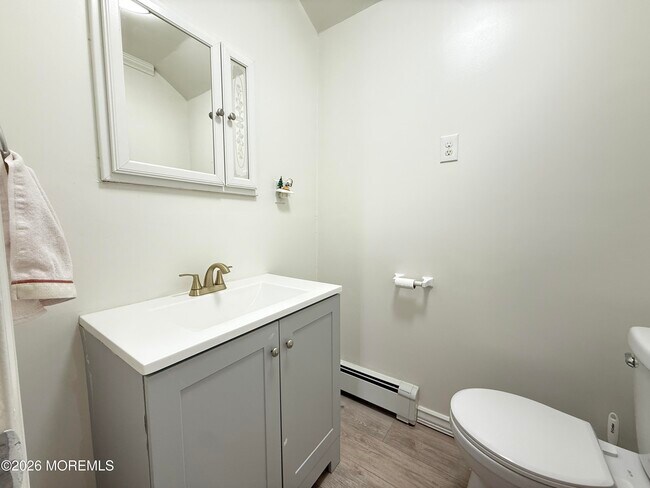 Building Photo - 63 Shorewood Dr