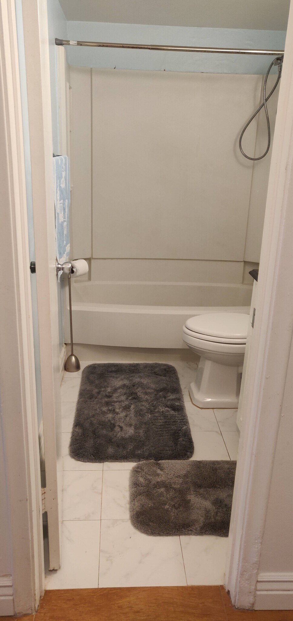 Building Photo - 2501 Riverside Dr